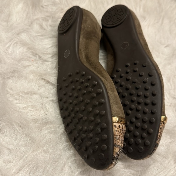 Tory Burch Pacey Olive Green driver flat shoe pre-owned size 9. - Picture 2 of 6